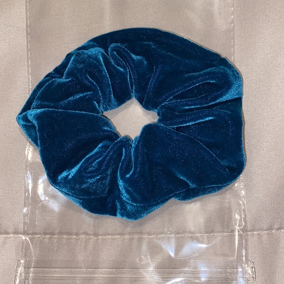 ๐๐๐NWOT Aqua Velvet Large Scrunchie - Picture 3 of 6